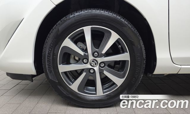 Toyota Prius 1.5 — пробег 65 561 км — фото 5 из 5