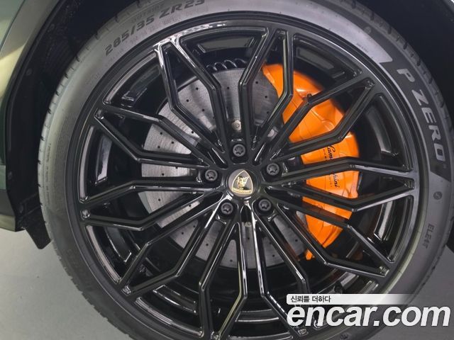 Lamborghini Urus из Кореи Encar