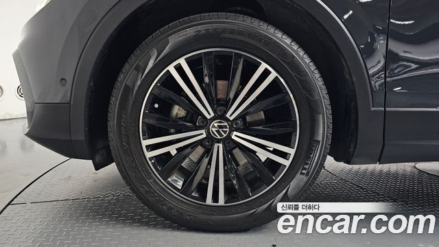 Volkswagen Tiguan 2.0 TDI Premium — пробег 46 400 км — фото 5 из 5